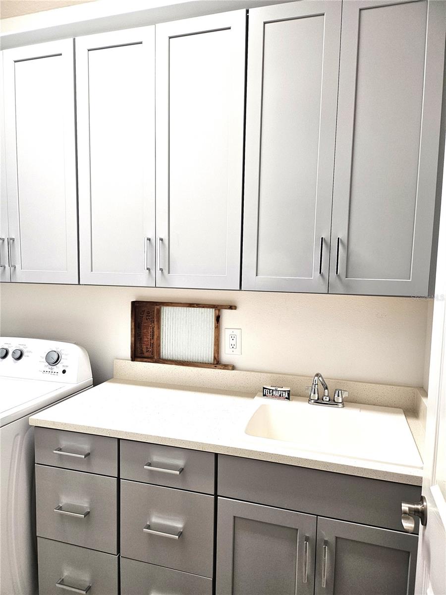 Listing photo id 48 for 12022 Goldenrod Avenue