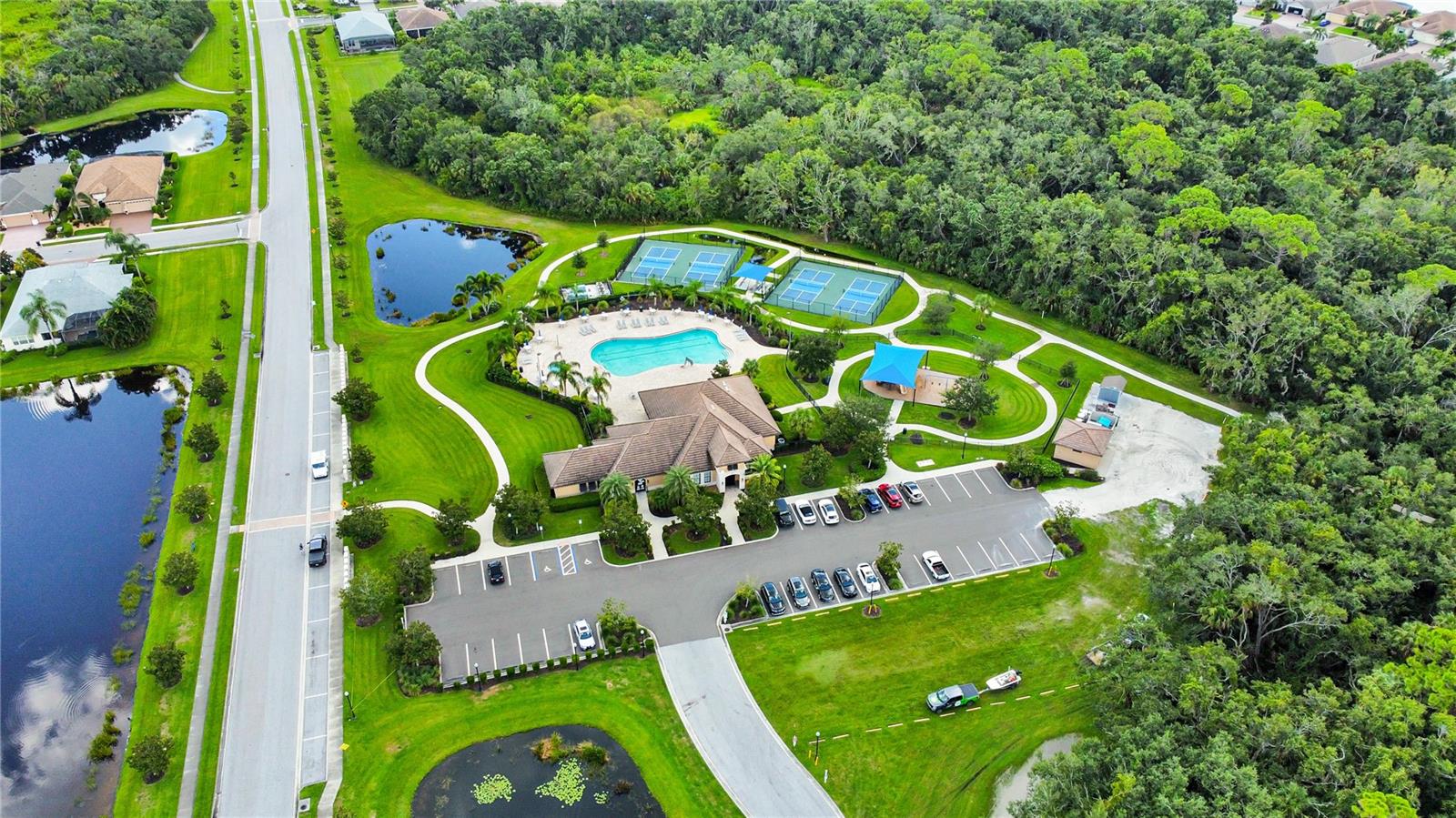 Listing photo id 52 for 12022 Goldenrod Avenue