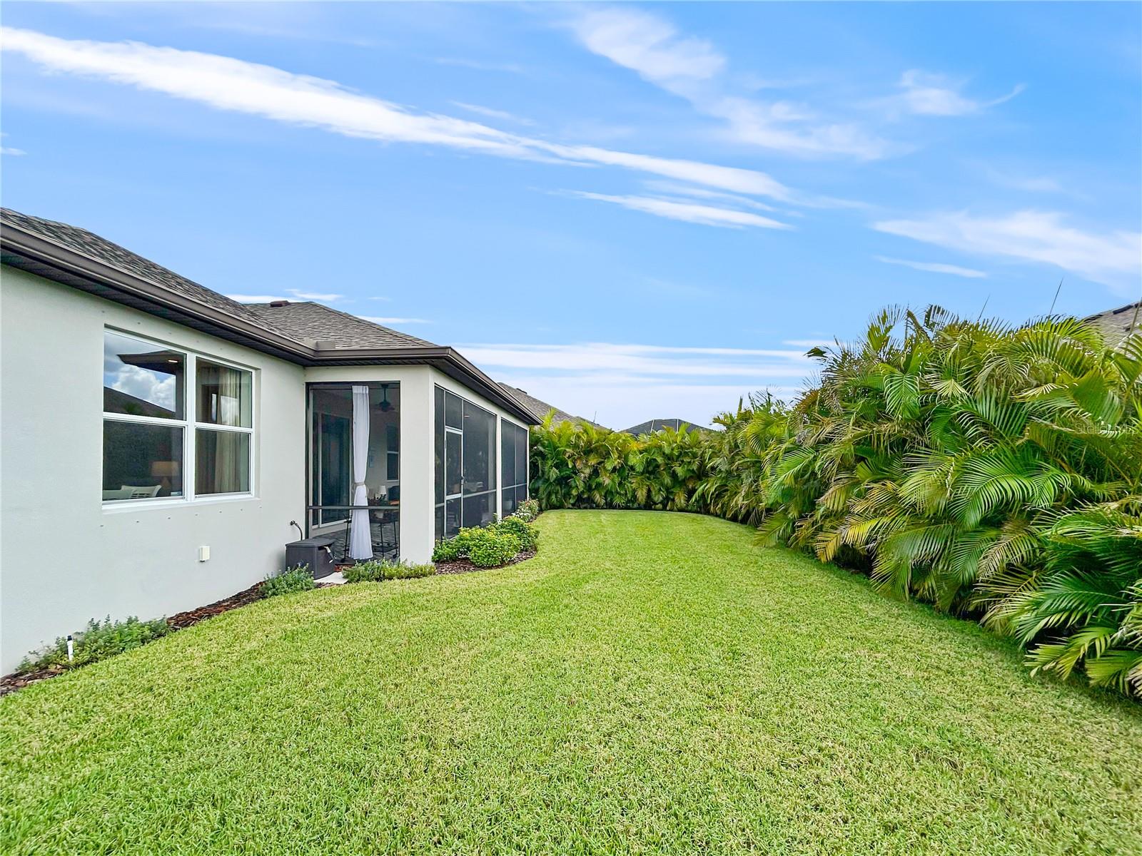 Listing photo id 5 for 12022 Goldenrod Avenue