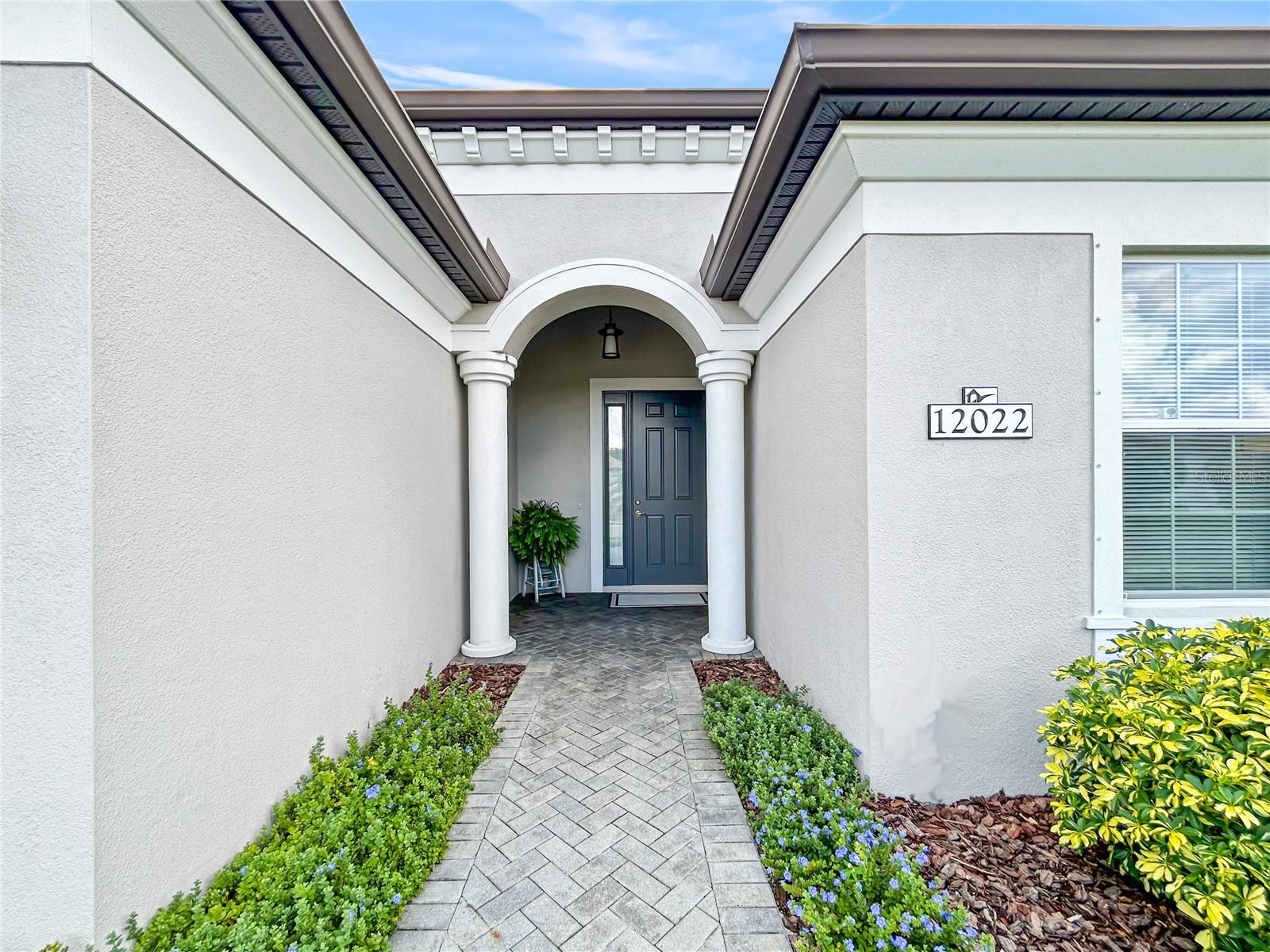 Listing photo id 6 for 12022 Goldenrod Avenue