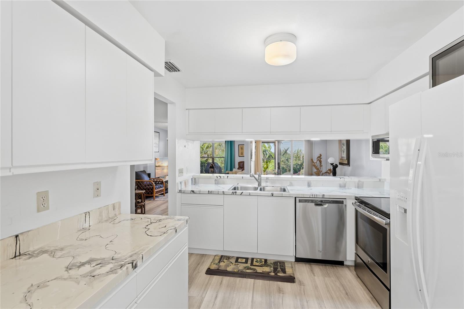 Image 8 of 24 For 5406 11th Street Circle E