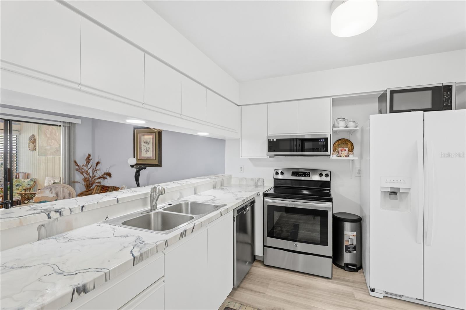 Image 9 of 24 For 5406 11th Street Circle E