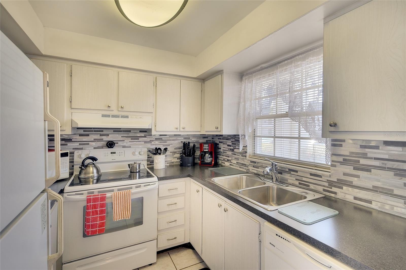 Image 4 of 21 For 305 47th Avenue Drive W 146