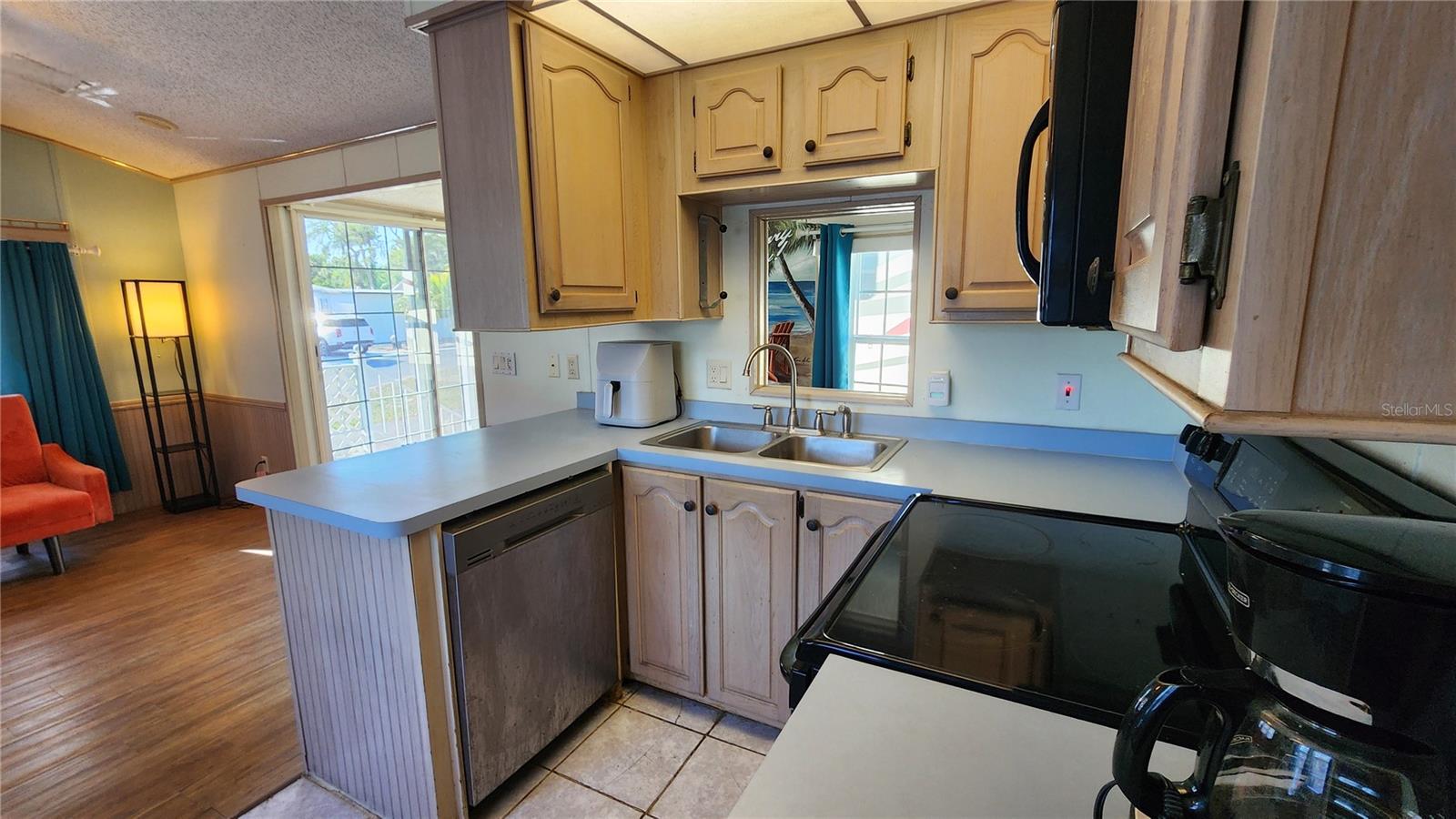 Image 6 of 33 For 3300 26th Avenue E 225