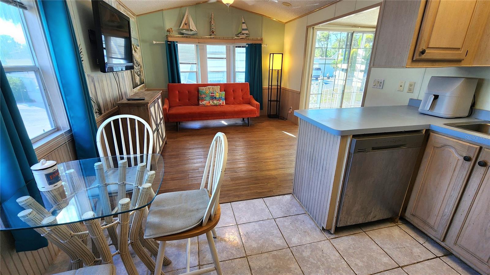 Image 8 of 33 For 3300 26th Avenue E 225