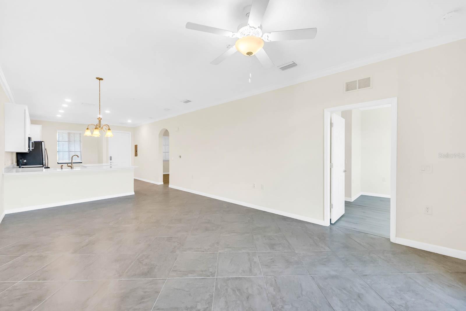 Image 10 of 27 For 17510 Gawthrop Drive 404