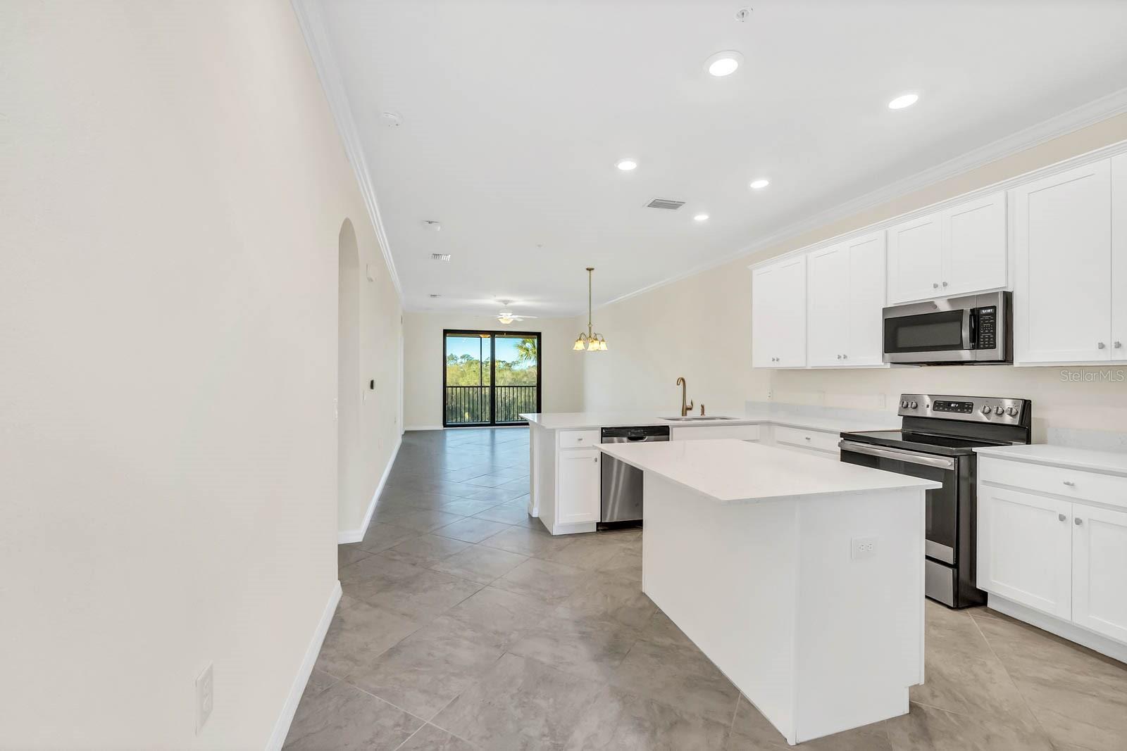 Image 5 of 27 For 17510 Gawthrop Drive 404