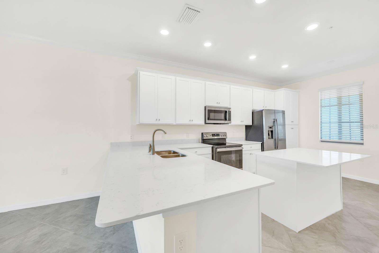 Image 6 of 27 For 17510 Gawthrop Drive 404