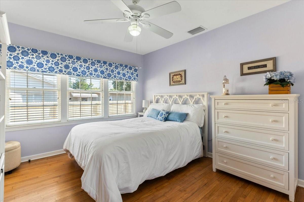 Image 12 of 28 For 2514 15th Avenue W