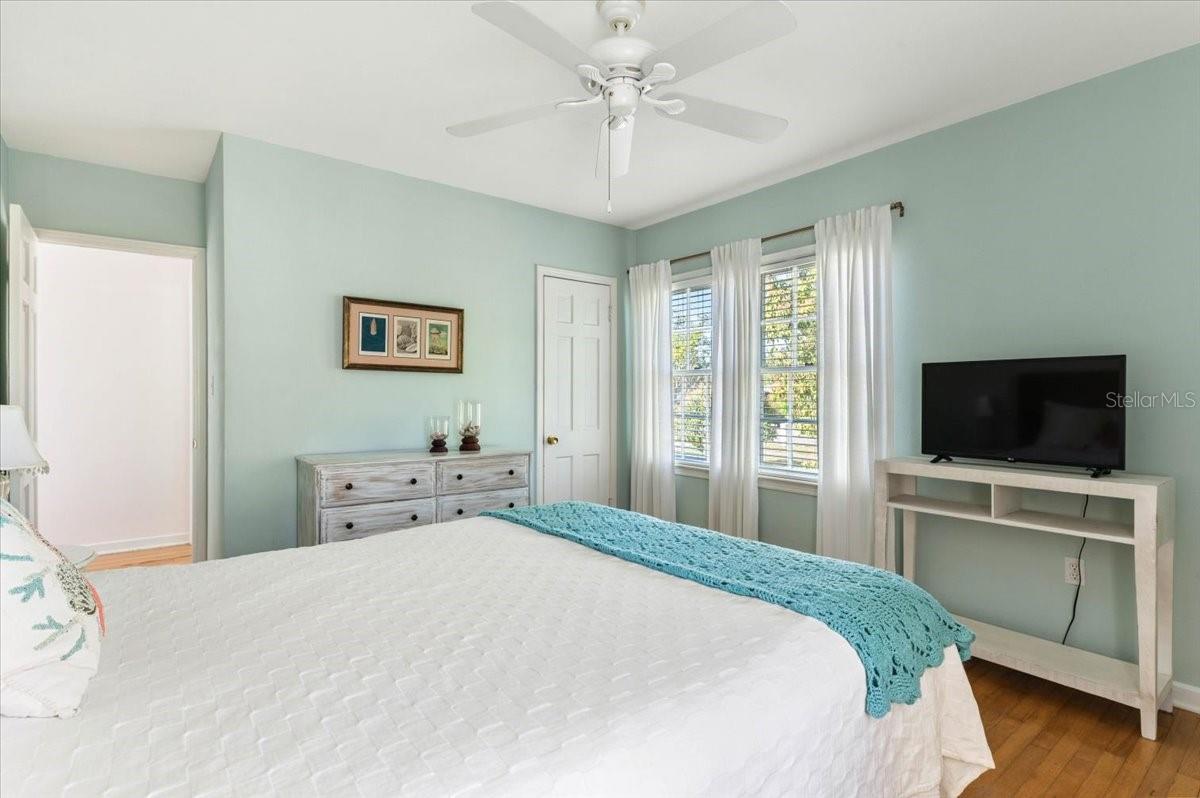 Image 15 of 28 For 2514 15th Avenue W