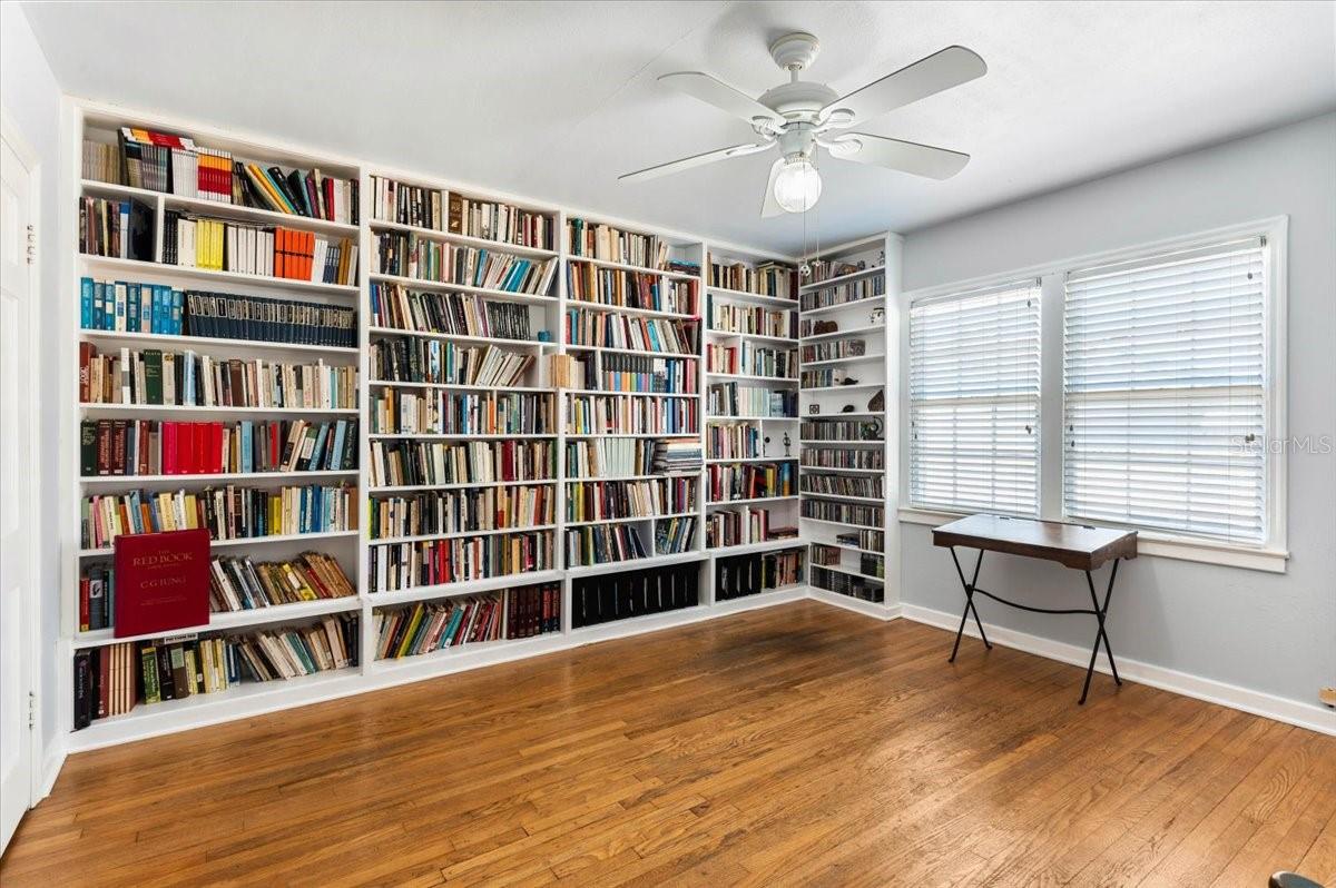 Image 16 of 28 For 2514 15th Avenue W