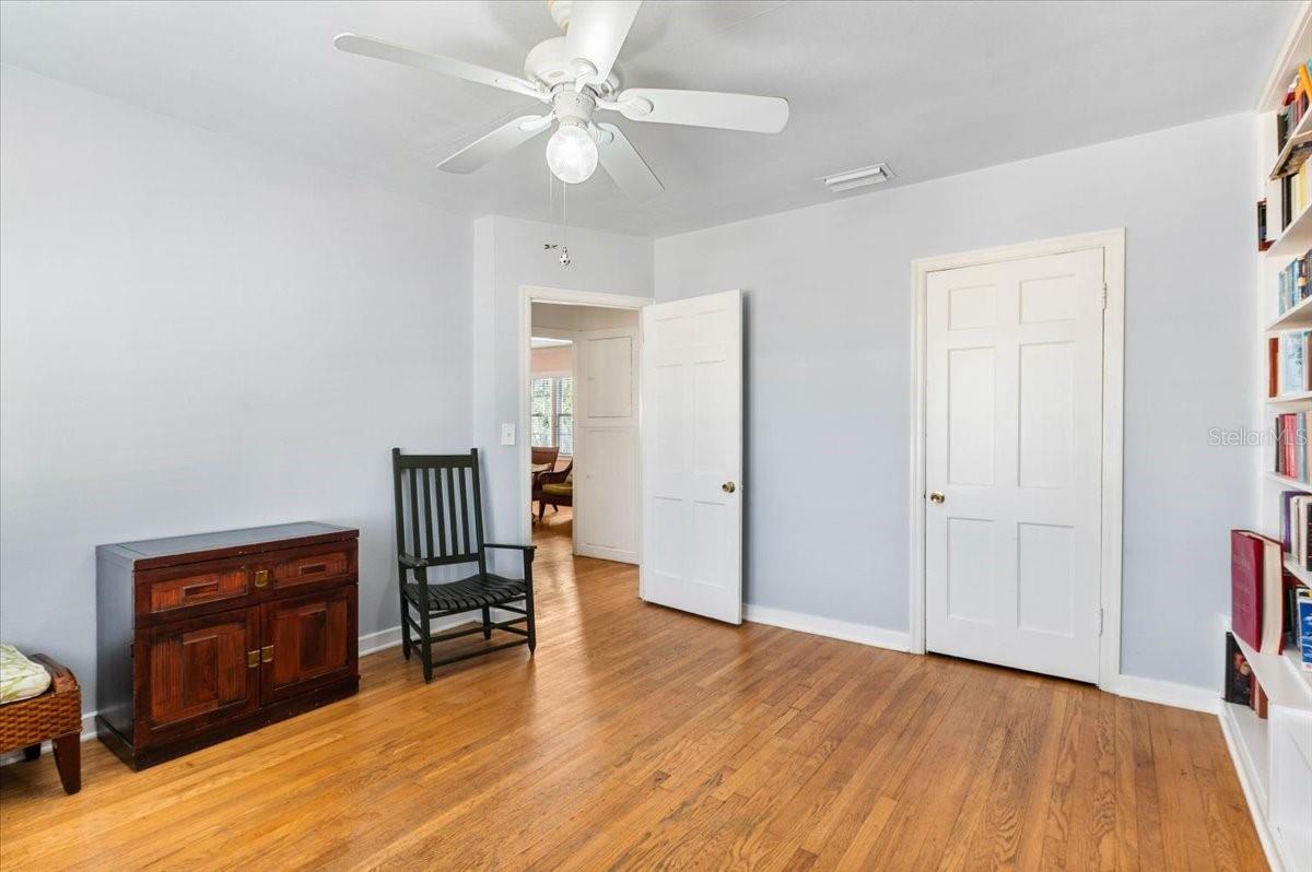 Image 17 of 28 For 2514 15th Avenue W