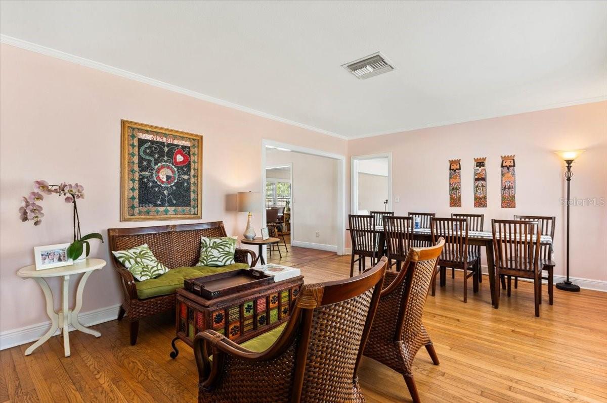 Image 2 of 28 For 2514 15th Avenue W