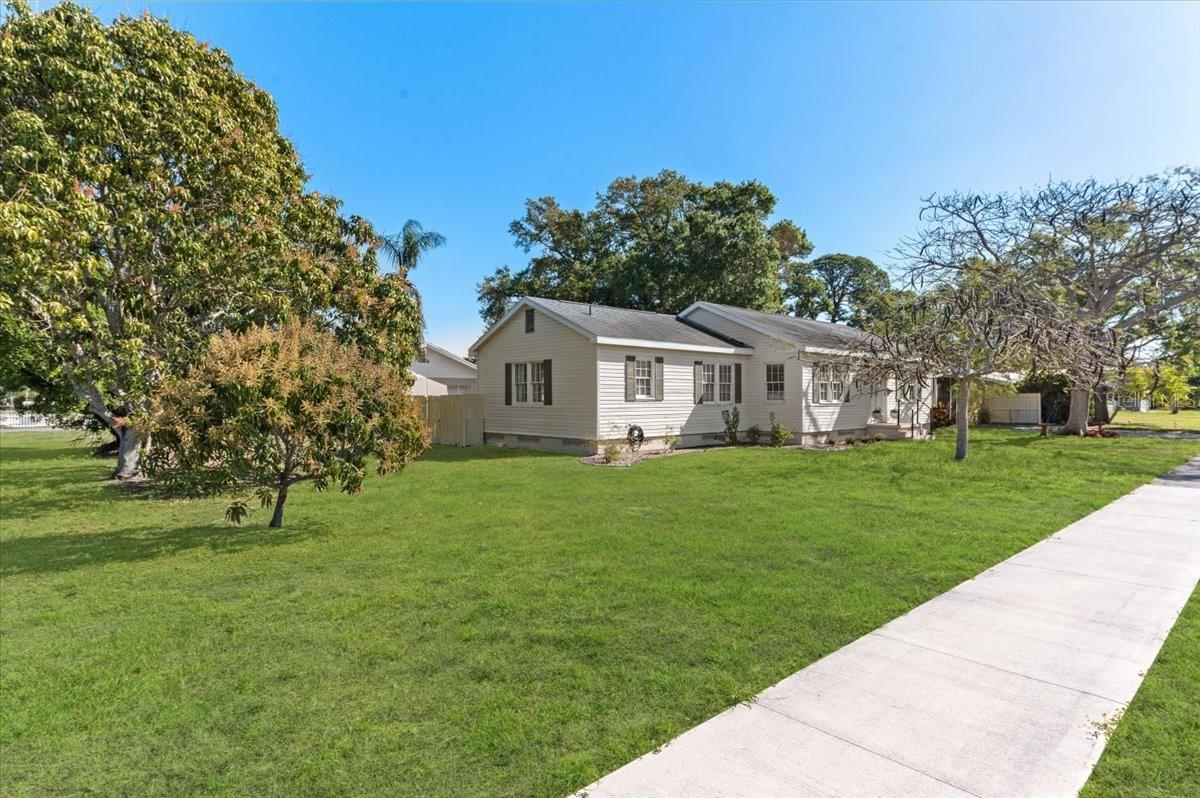 Image 27 of 28 For 2514 15th Avenue W