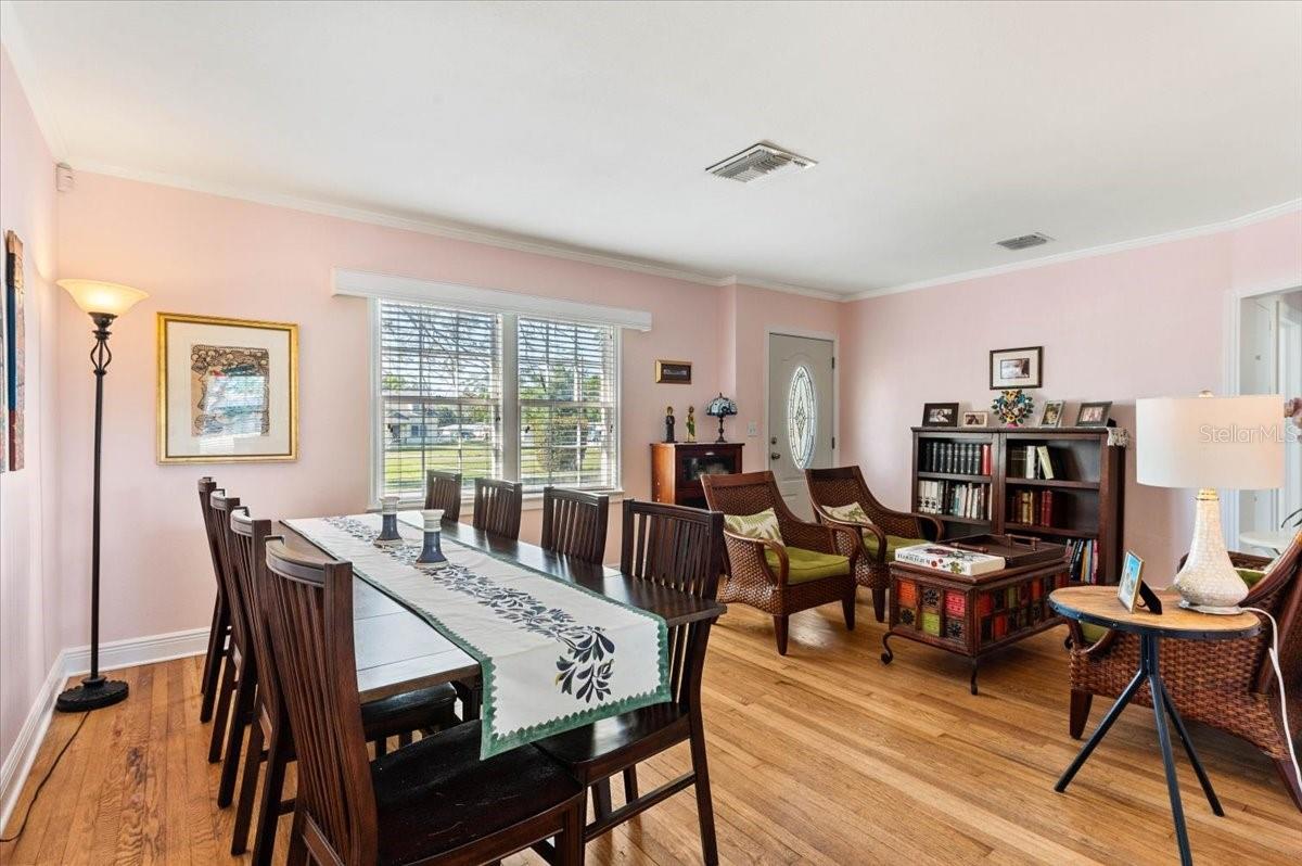 Image 4 of 28 For 2514 15th Avenue W