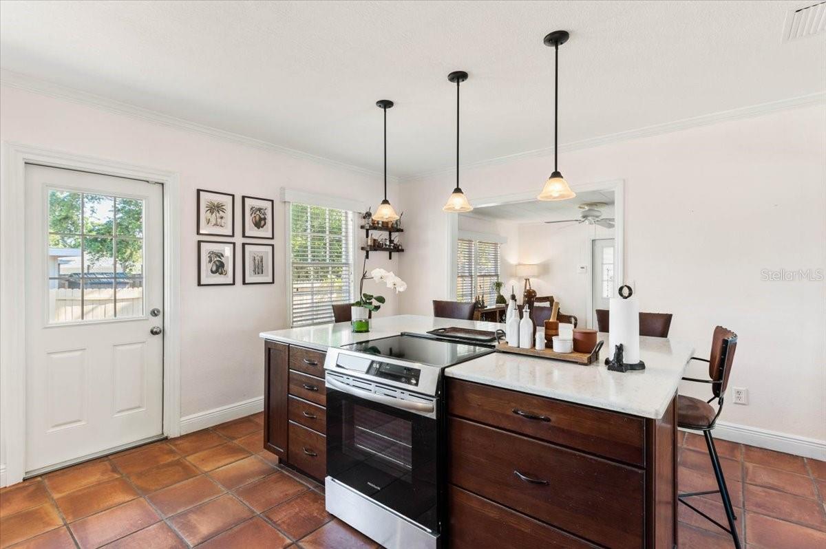 Image 8 of 28 For 2514 15th Avenue W