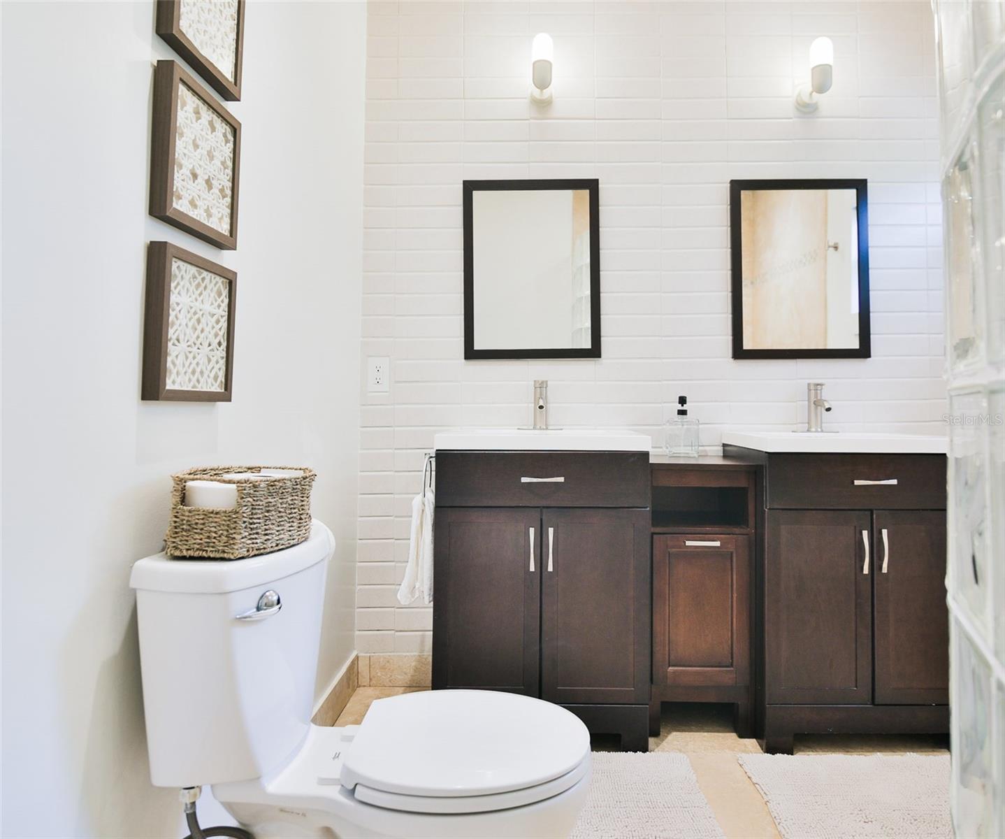 Image 10 of 17 For 2181 Hyde Park Street