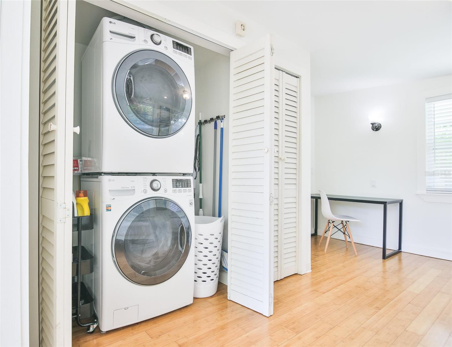 Image 11 of 17 For 2181 Hyde Park Street