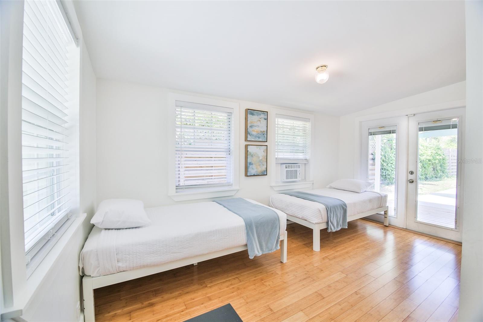 Image 14 of 17 For 2181 Hyde Park Street