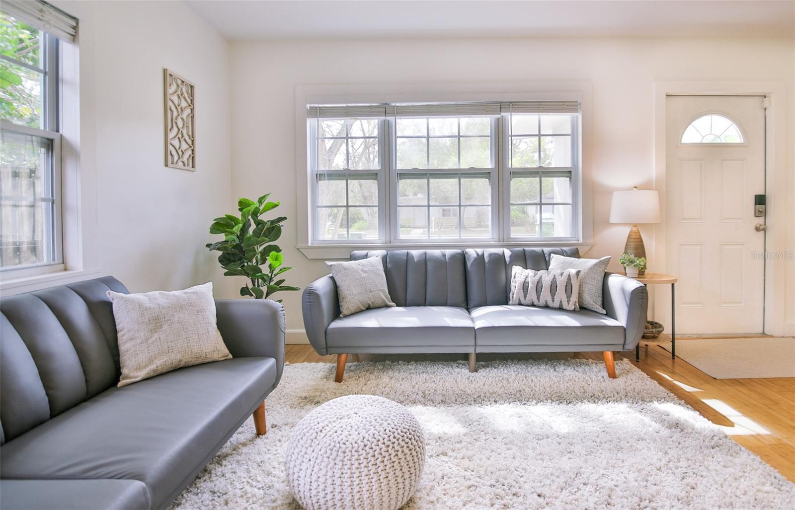 Image 3 of 17 For 2181 Hyde Park Street