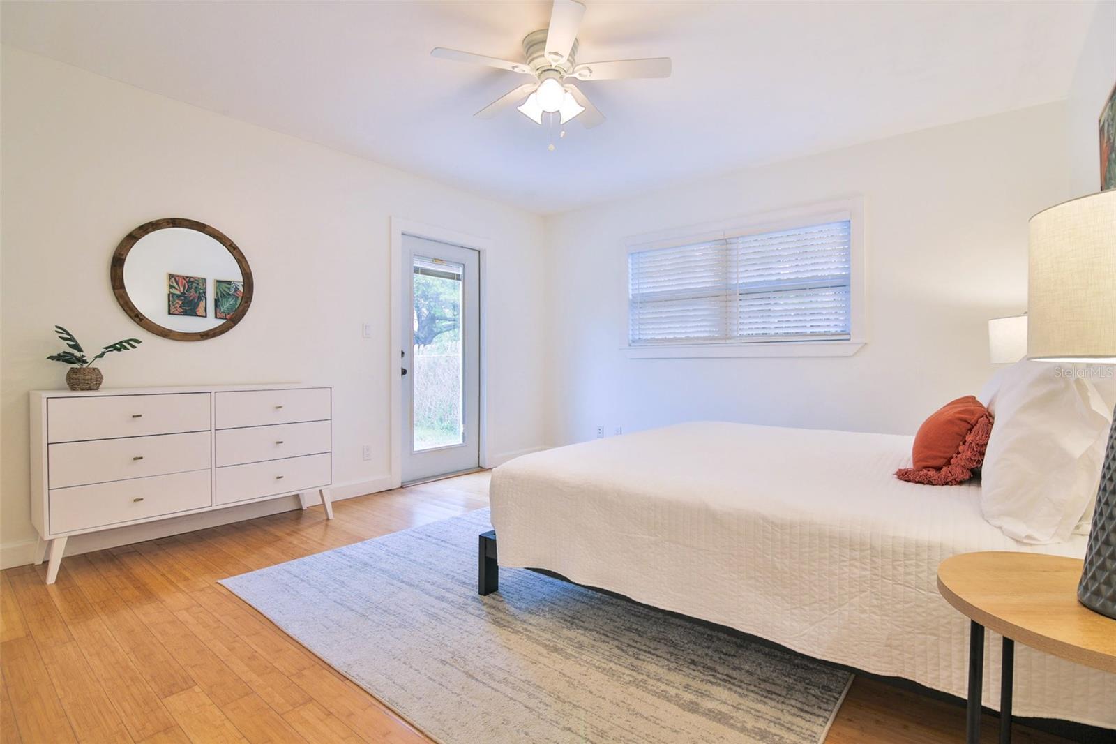 Image 7 of 17 For 2181 Hyde Park Street