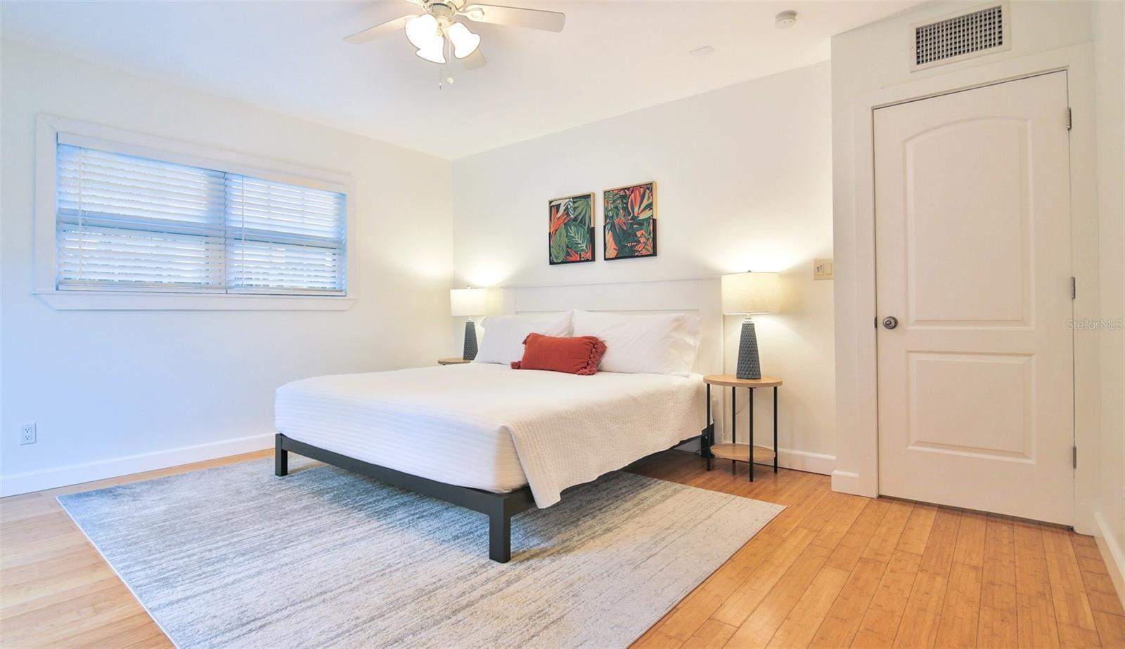 Image 8 of 17 For 2181 Hyde Park Street