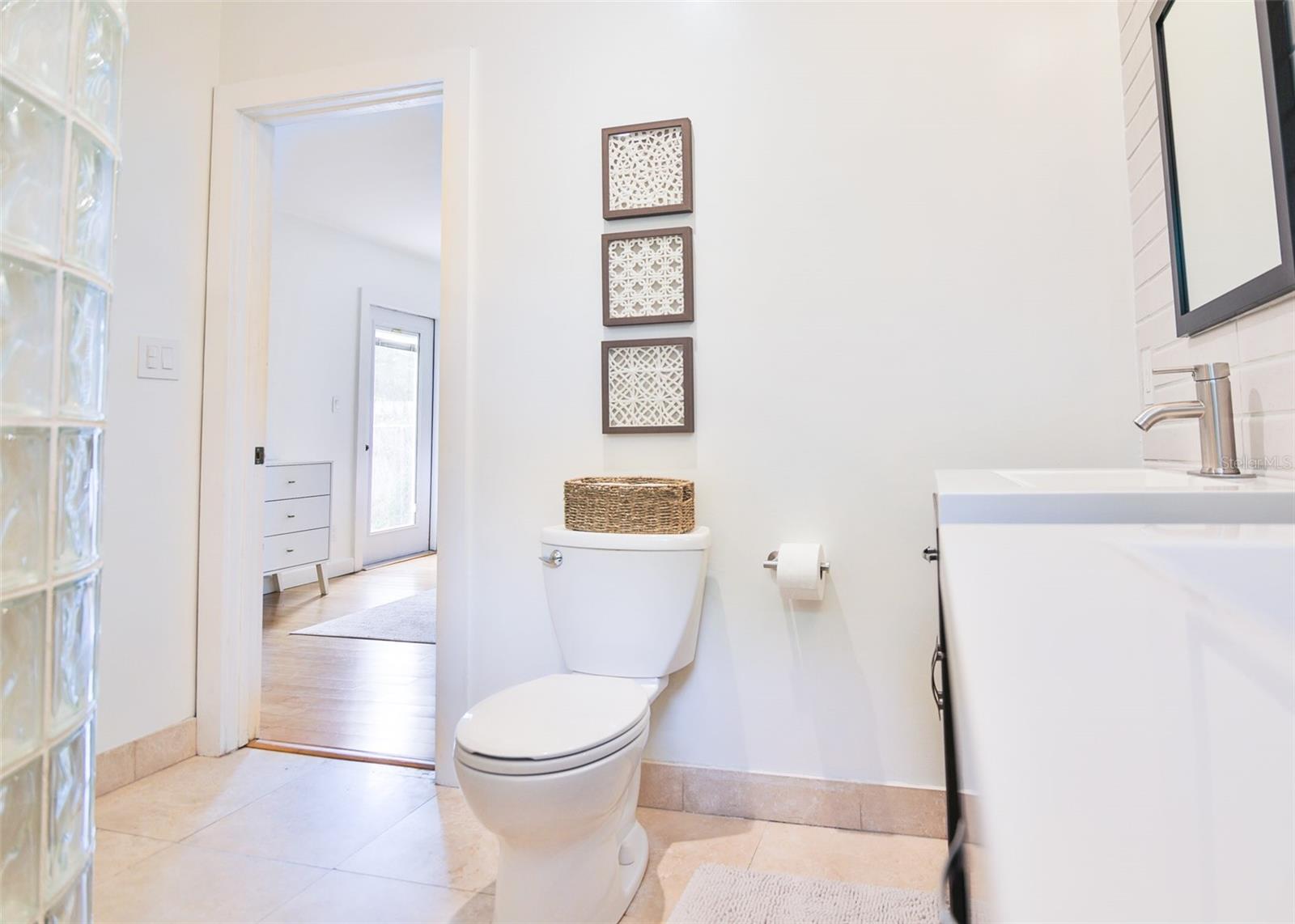 Image 9 of 17 For 2181 Hyde Park Street