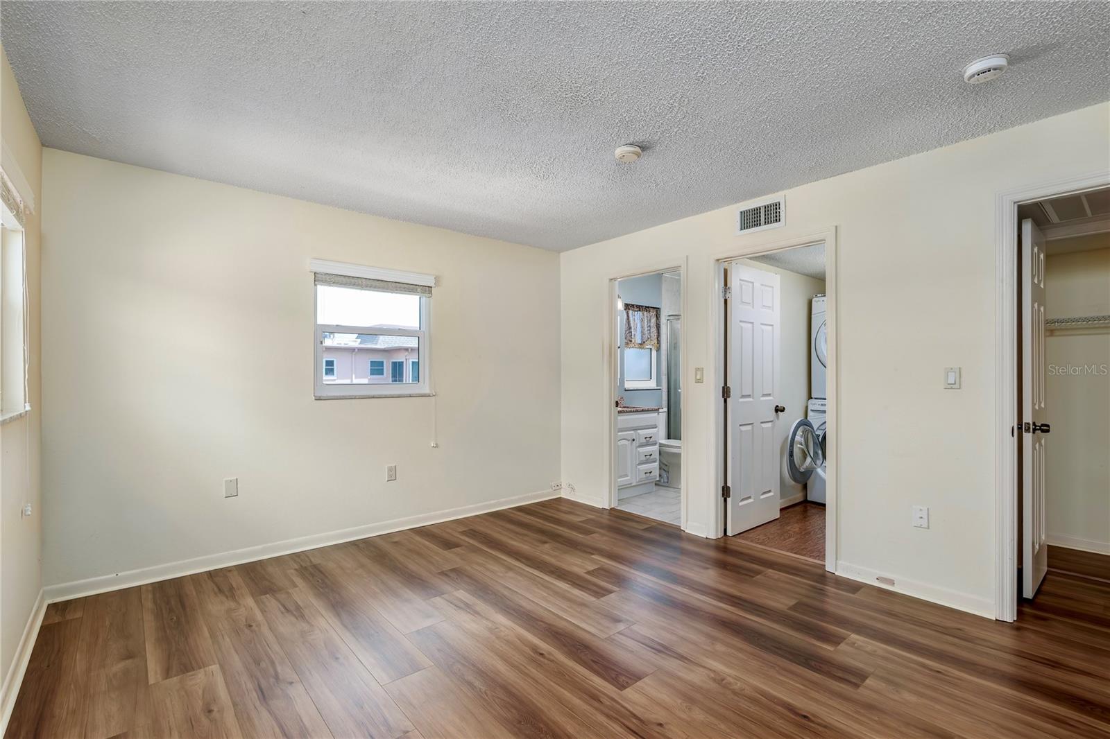 Image 14 of 34 For 7001 Place De La Paix  2a