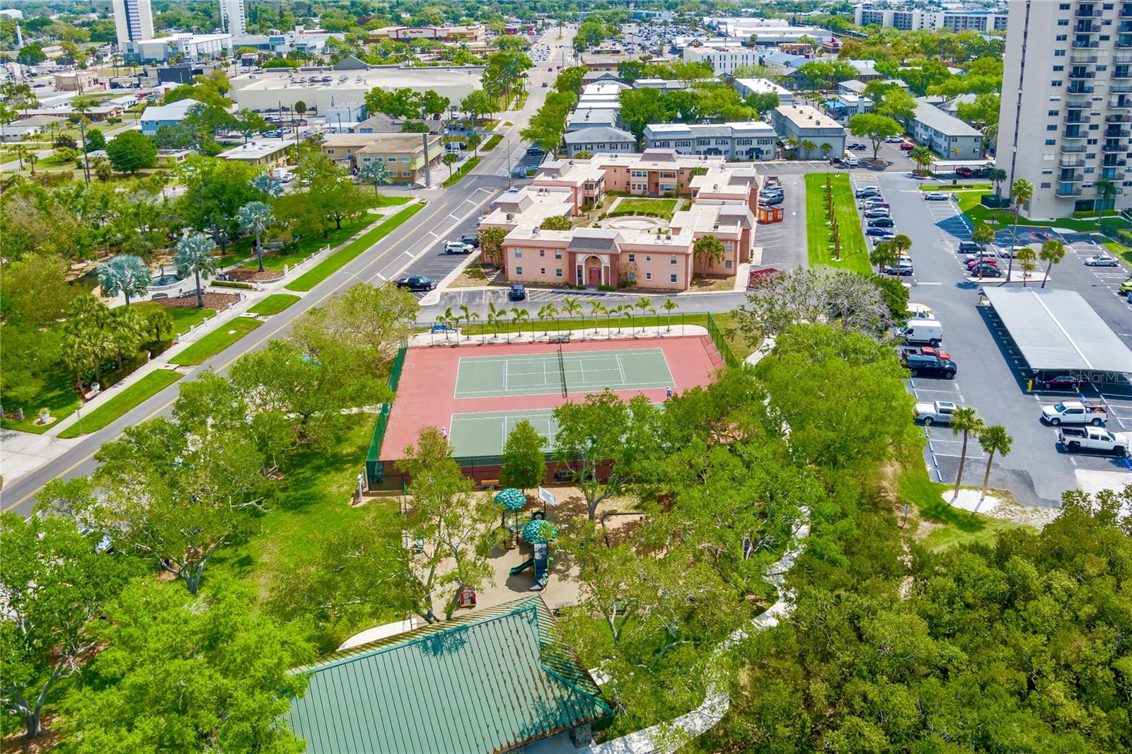 Image 27 of 34 For 7001 Place De La Paix  2a