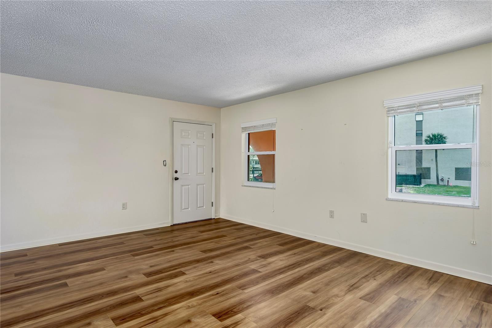 Image 9 of 34 For 7001 Place De La Paix  2a