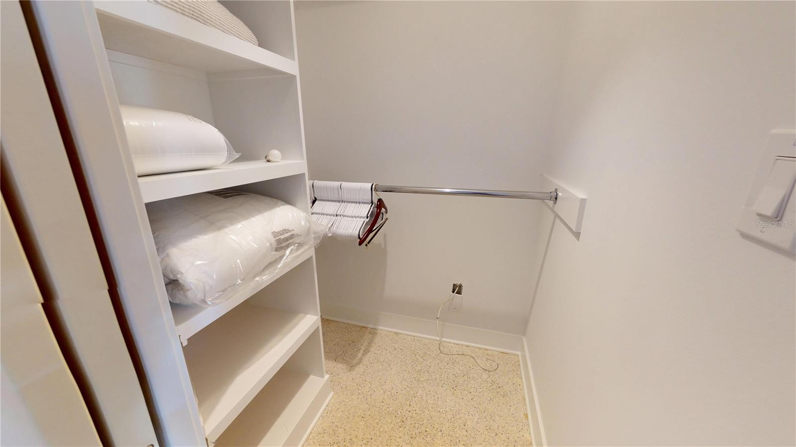 Image 11 of 20 For 718 Spanish Drive N