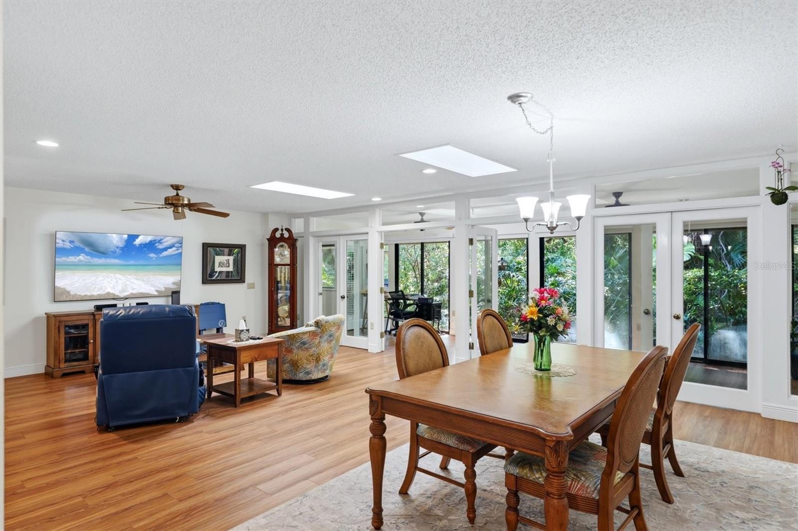 Image 16 of 70 For 3351 Thornwood Road 3351