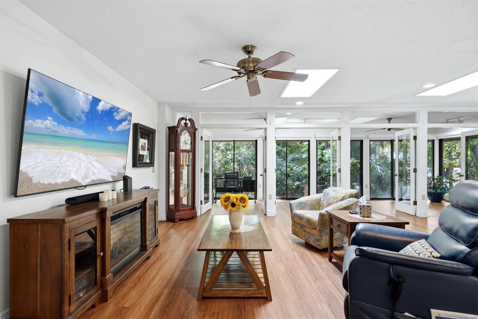 Image 21 of 70 For 3351 Thornwood Road 3351