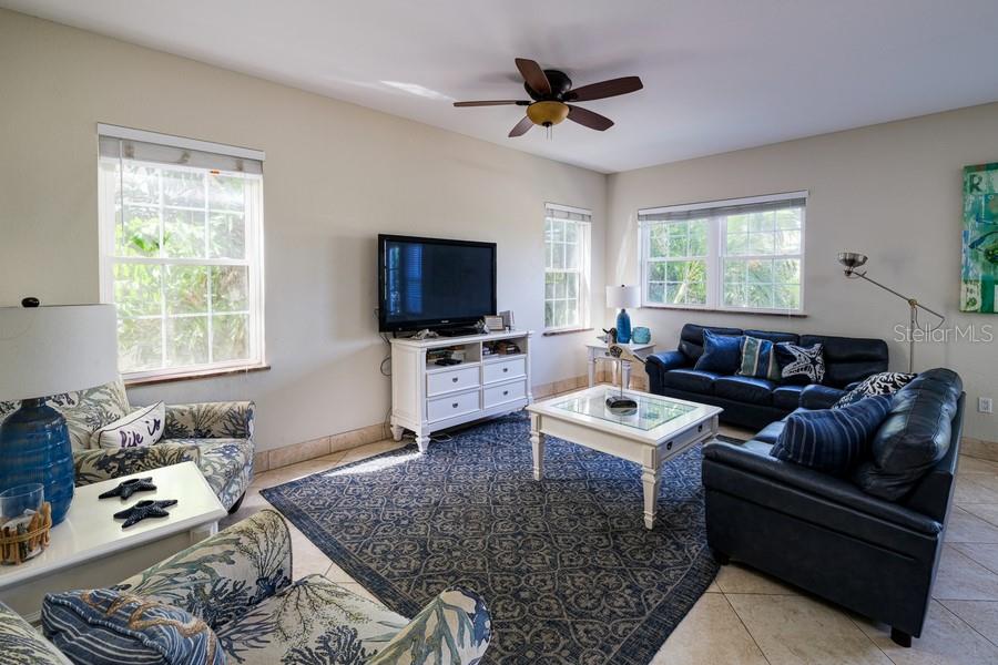 Image 13 of 38 For 4118 5th Avenue