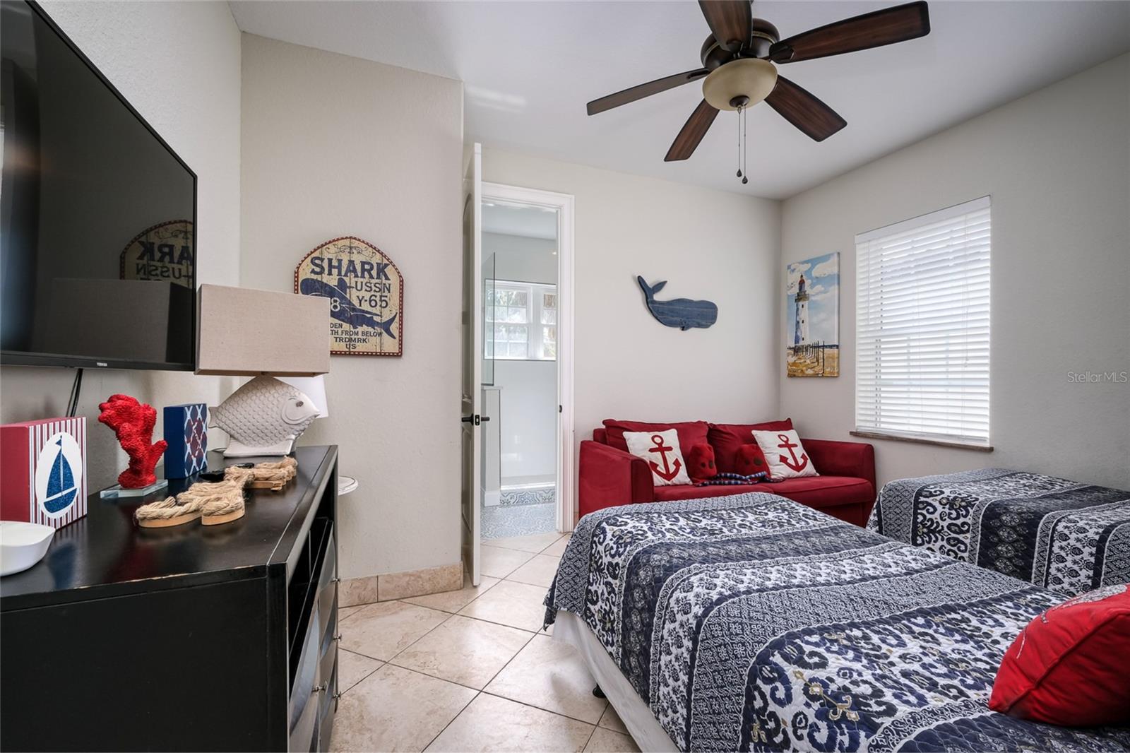 Image 18 of 38 For 4118 5th Avenue