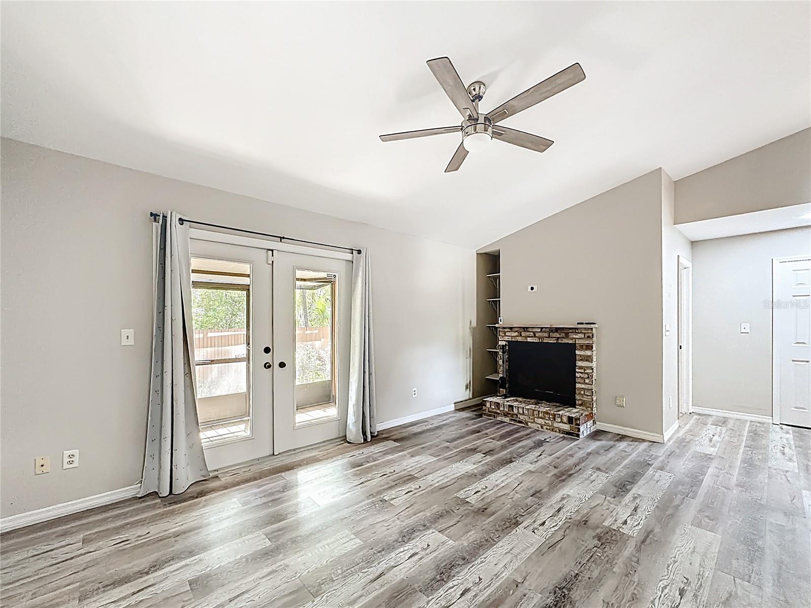 Image 9 of 26 For 4019 17th Terrace