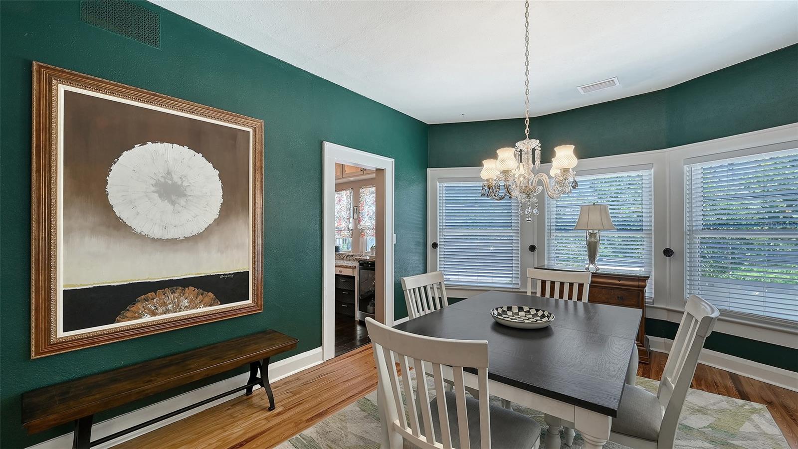 Image 10 of 76 For 204 24th Street W