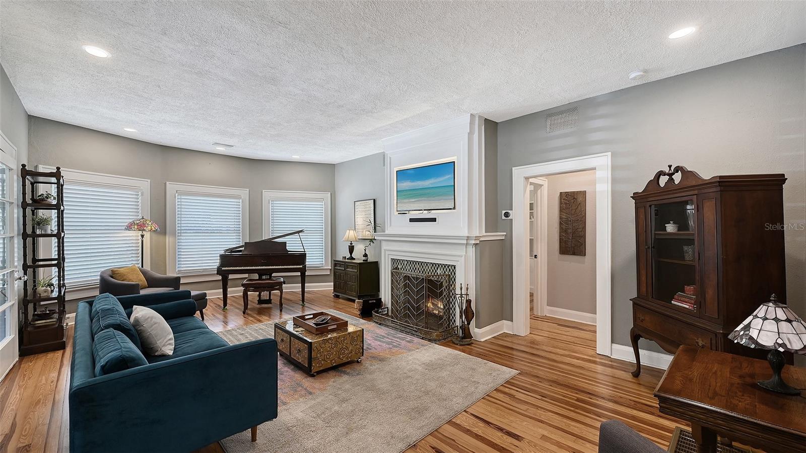 Image 15 of 76 For 204 24th Street W