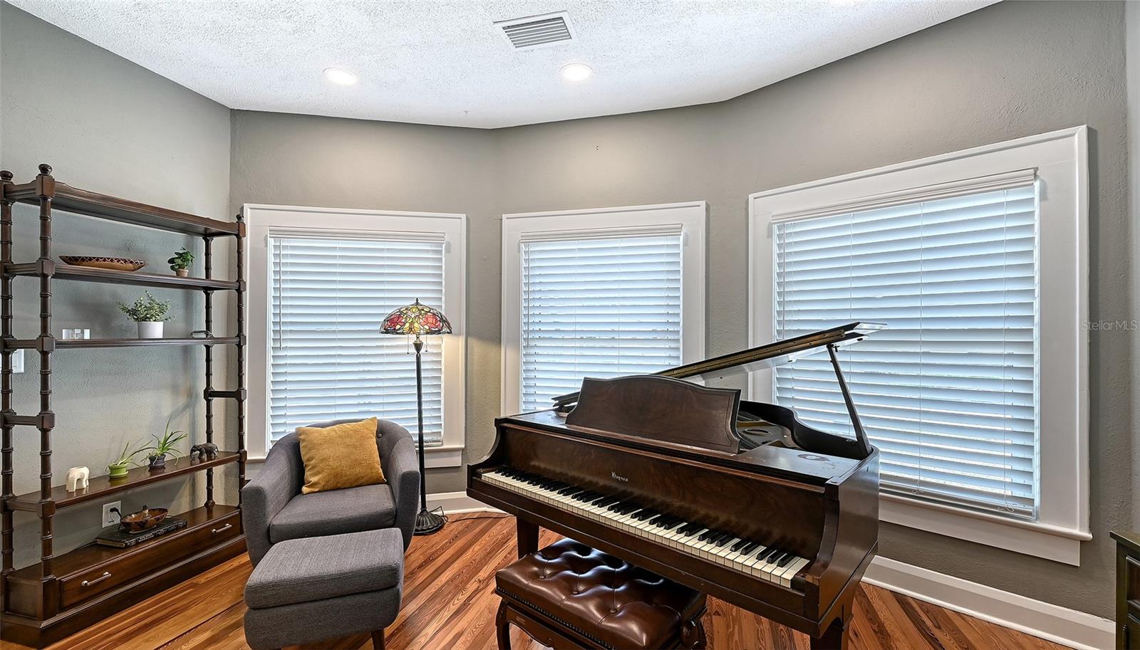 Image 17 of 76 For 204 24th Street W