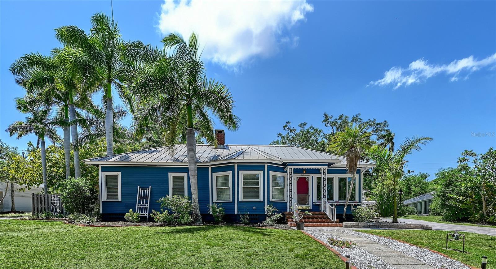 Image 2 of 76 For 204 24th Street W