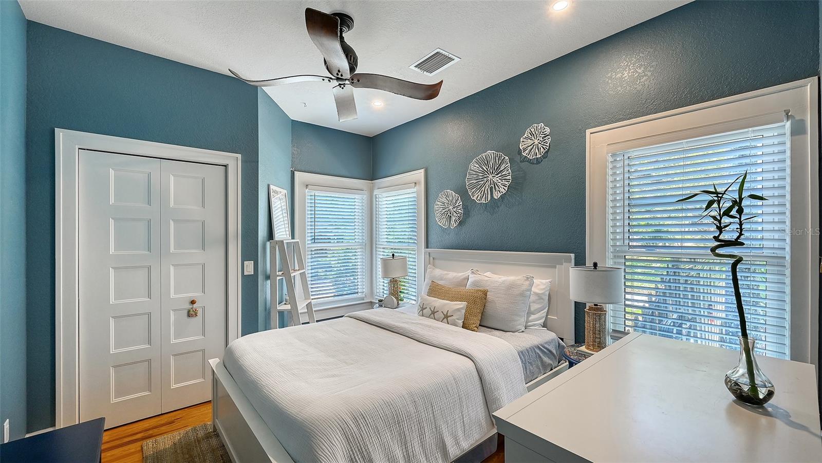 Image 24 of 76 For 204 24th Street W