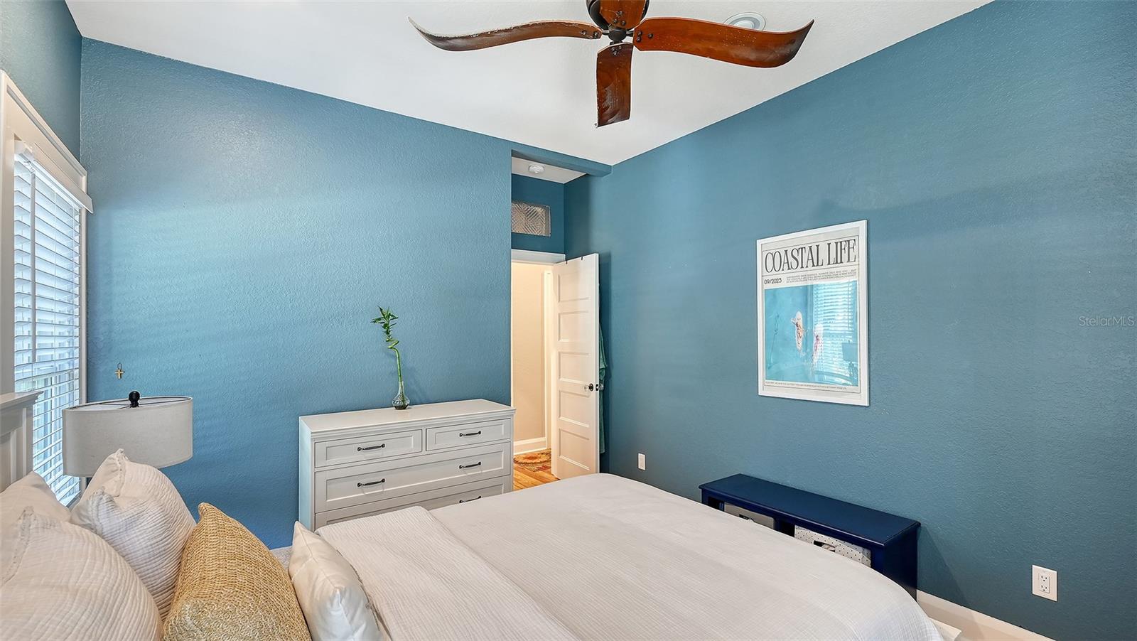 Image 25 of 76 For 204 24th Street W
