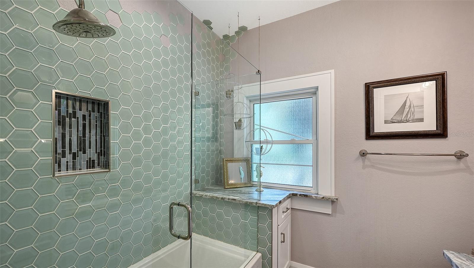 Image 26 of 76 For 204 24th Street W