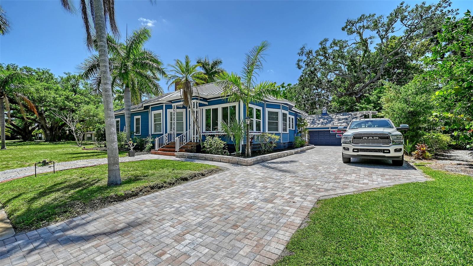 Image 3 of 76 For 204 24th Street W