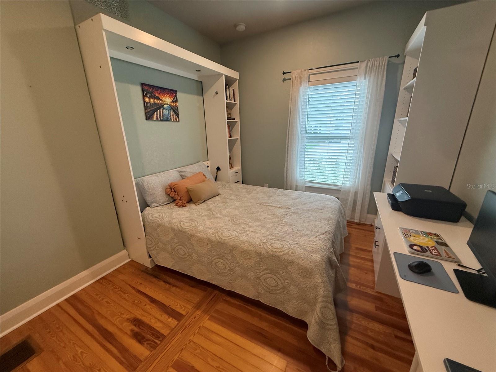 Image 31 of 76 For 204 24th Street W