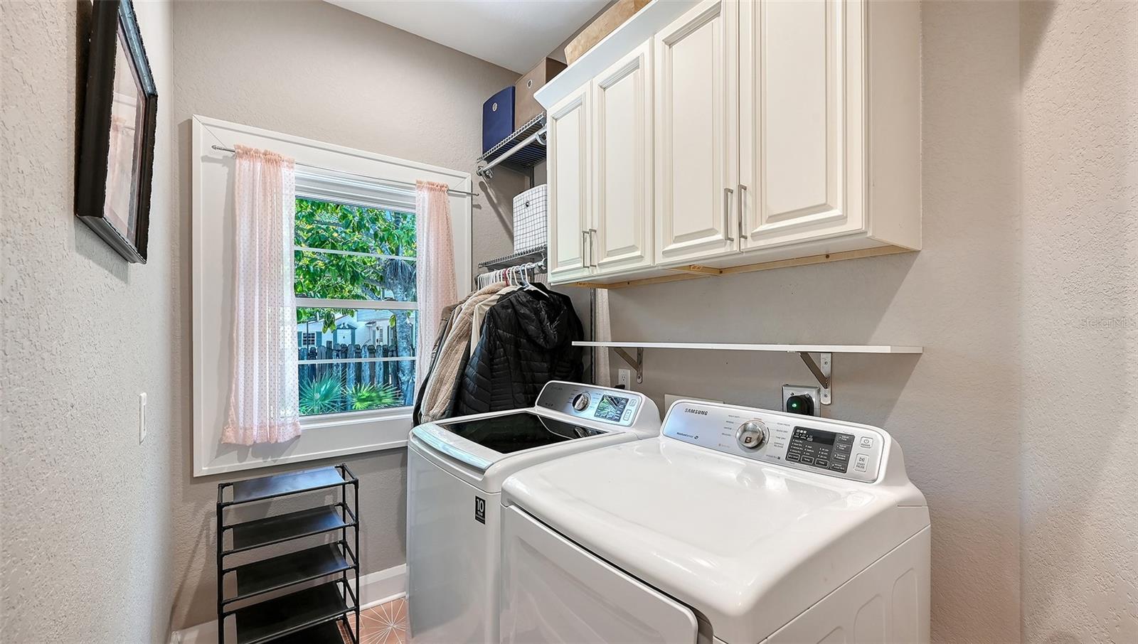 Image 32 of 76 For 204 24th Street W