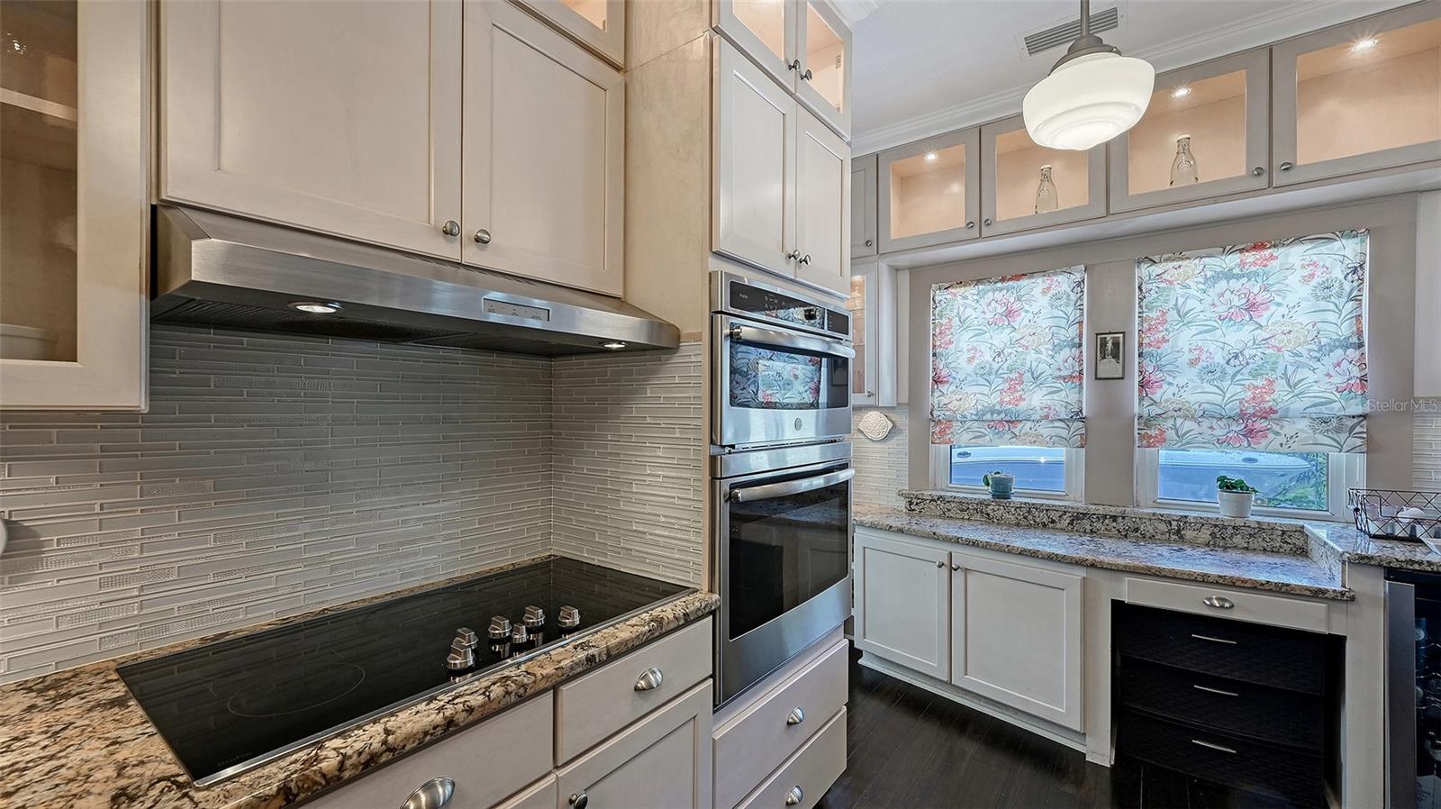 Image 36 of 76 For 204 24th Street W