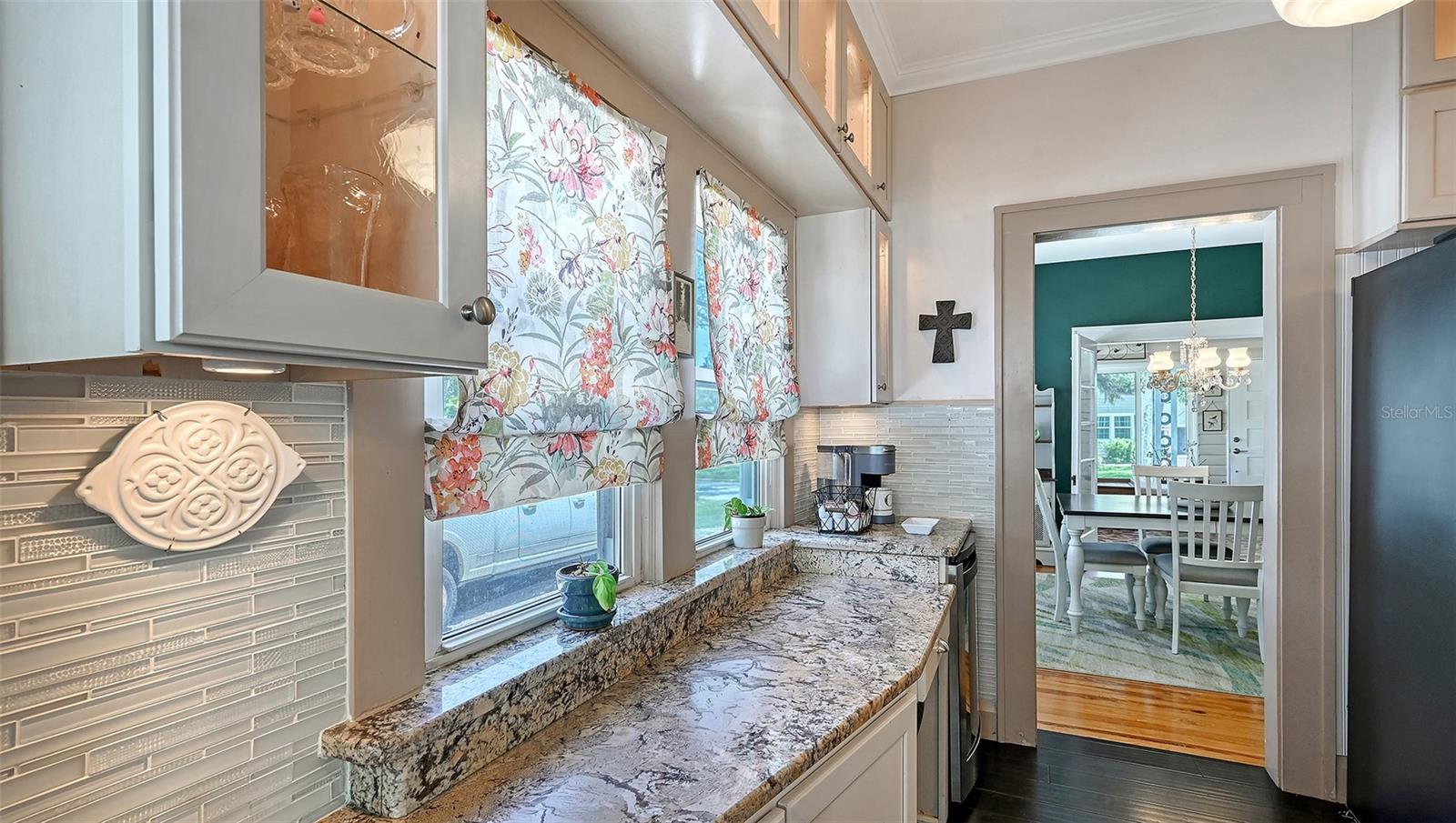Image 37 of 76 For 204 24th Street W