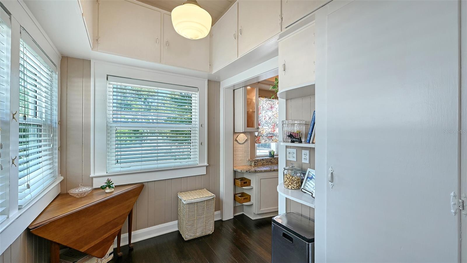 Image 39 of 76 For 204 24th Street W