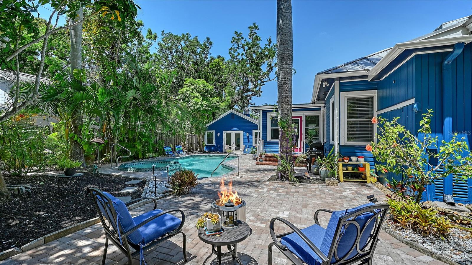 Image 52 of 76 For 204 24th Street W
